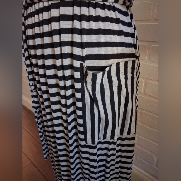 Chris & Carol Jersey Dress With Black and Gray Stripes - Picture 2 of 5